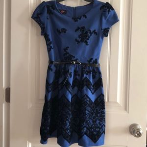 Used.in good condition, looks new.Sundays best